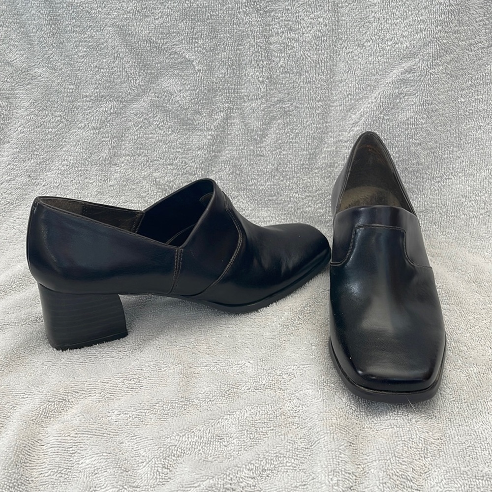 Size 6 dark brown shoes